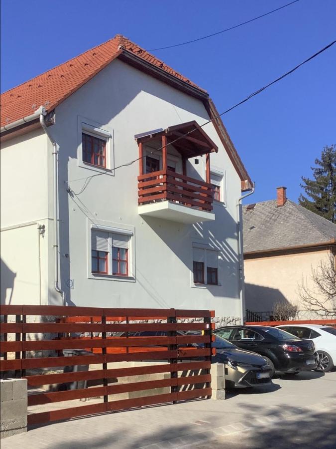 Ezuest Boroka Apartman إغير المظهر الخارجي الصورة